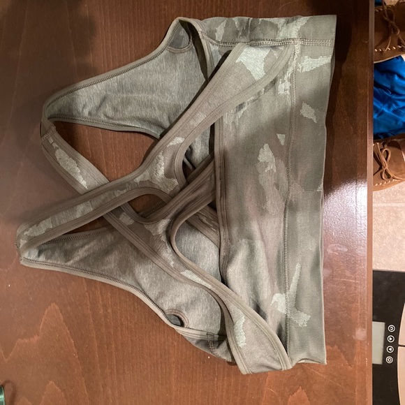 GYMSHARK Adapt Camo sports bra L. - Picture 2 of 4